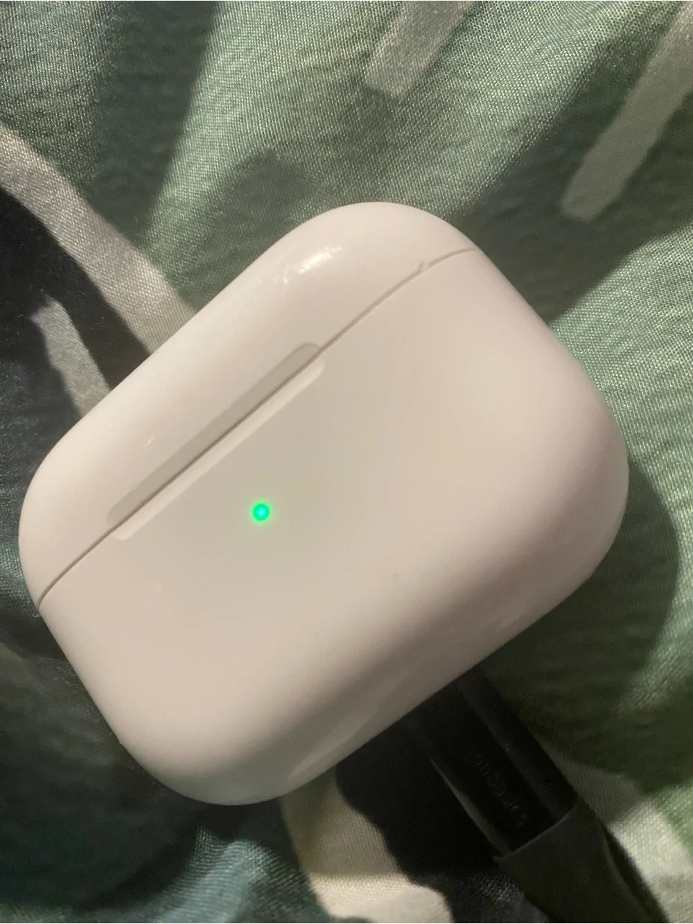 Apple Wireless Generation 1 Charging Case(only)